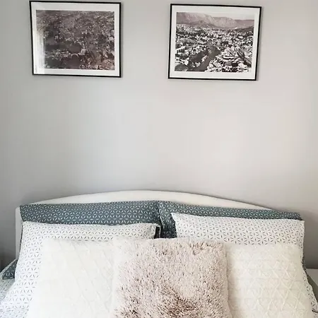 Lamiya's 2 Bedroom Apartment *